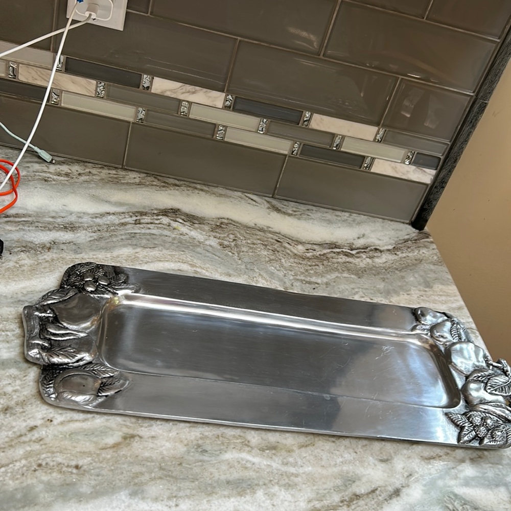 HEAVY METAL ALUMINUM SERVING TRAY  22x8.5 APPLE DESIGN. Hand crafted